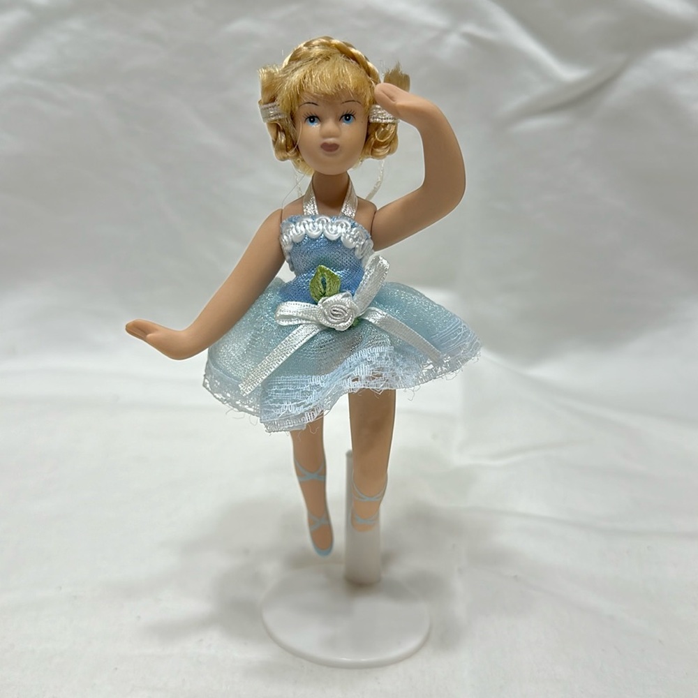 Ballerina statue / ornament